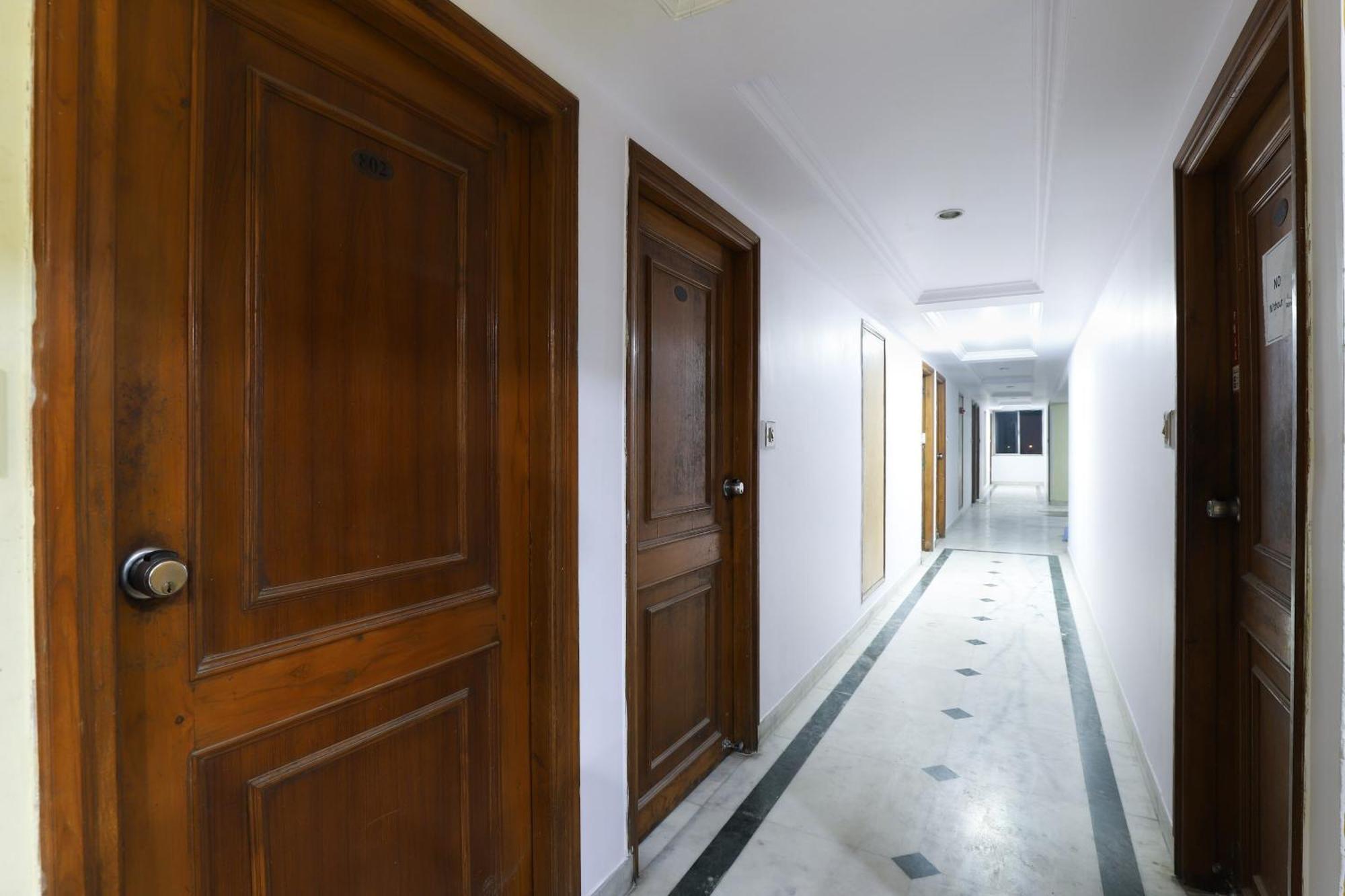 SPOT ON 66196 Hotel Hilltop Vadodara Exterior foto