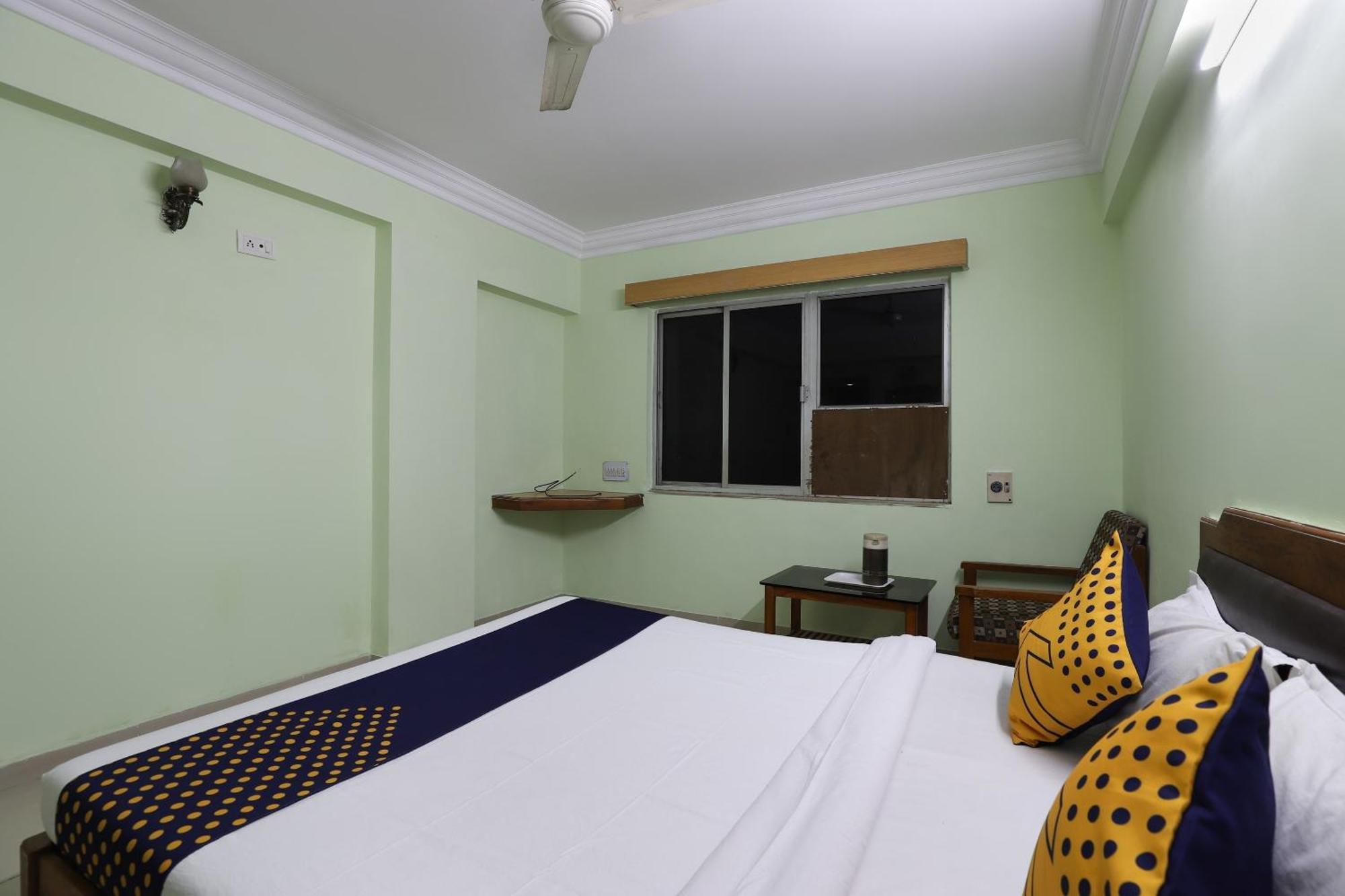 SPOT ON 66196 Hotel Hilltop Vadodara Exterior foto